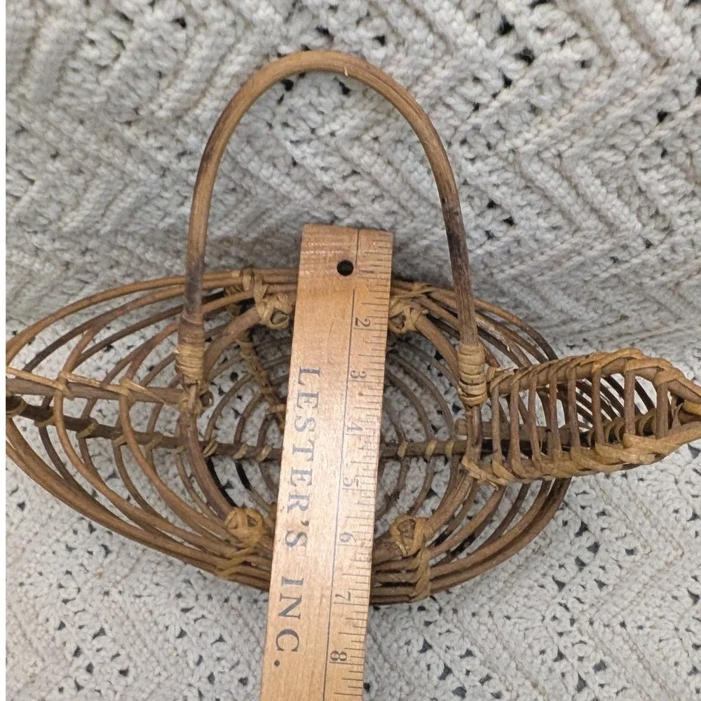 Vintage Wicker Chicken Basket Rattan Hen Egg Basket Farmhouse Decor 13x8x7